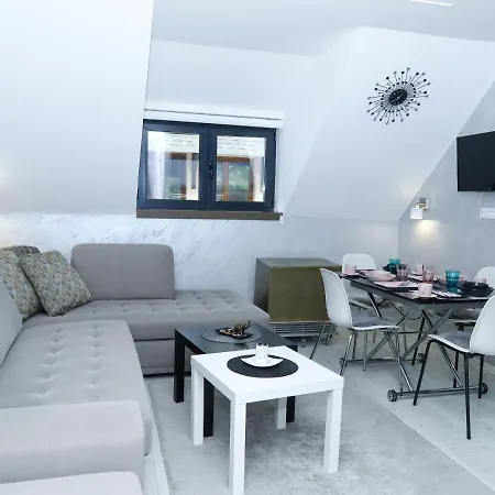 Apartament Maja Lux *